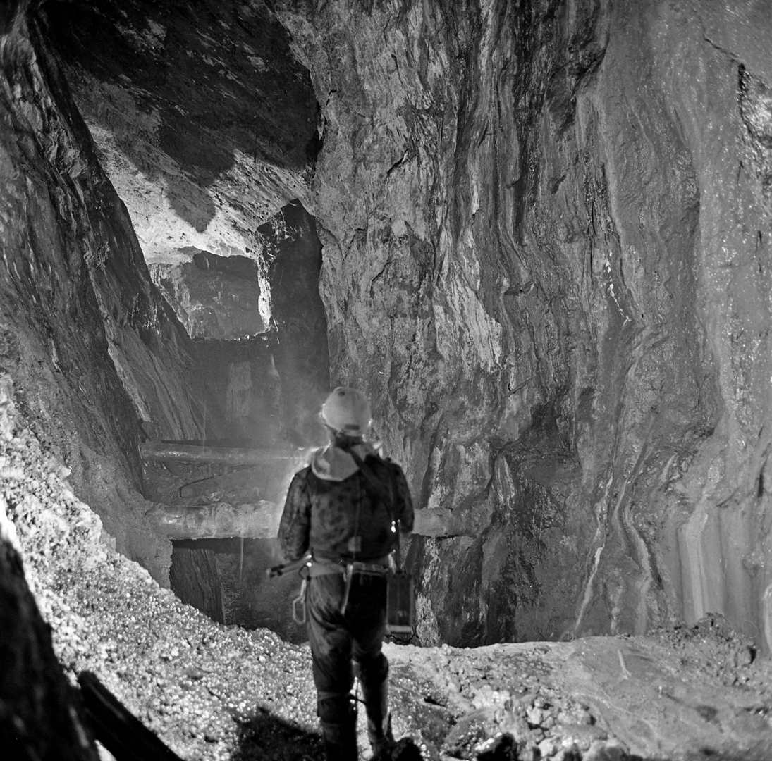 Cathedral stope Aberllyn June 77, submitted by Dickie Bird on 14-03-2026.
© Richard Bird Cathedral stope Aberllyn June 77